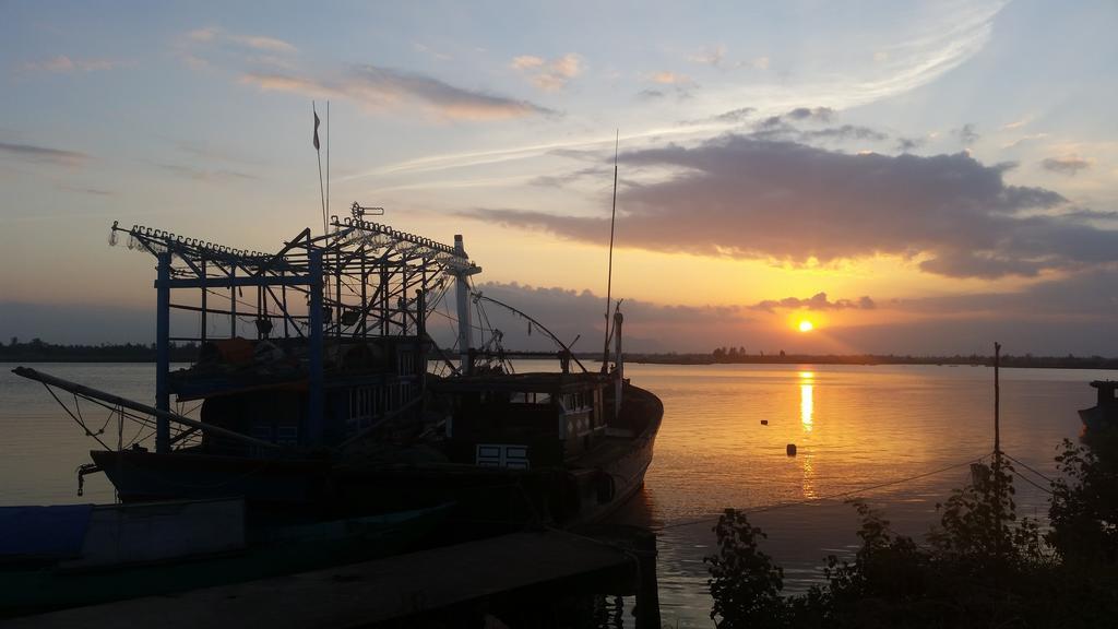 Viets Family River - Hoi An Homestay エクステリア 写真